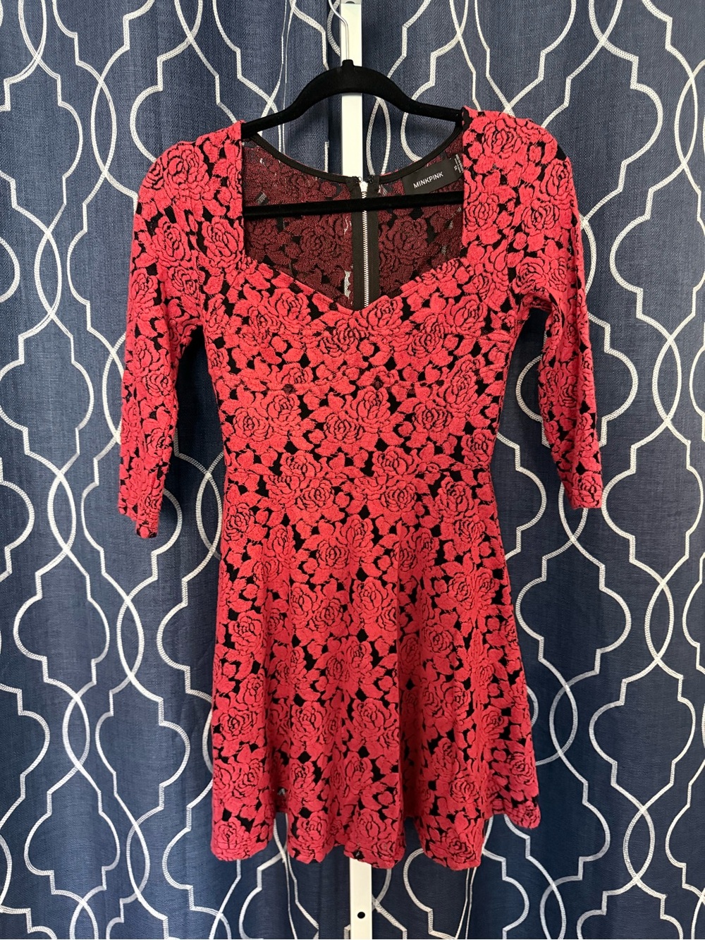 MINKPINK Red & Bkack Rose Floral Lace Dress Sz XS E7